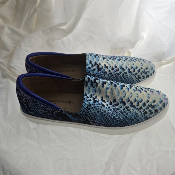 Donald J Pliner Neakers EUC - Picture 2 of 13